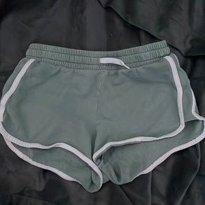 green shorts💚